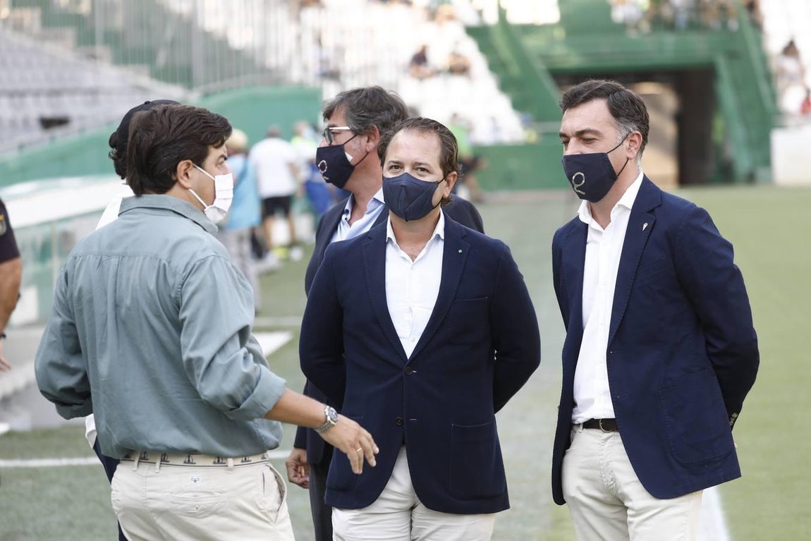 El regreso masivo del público a la grada del Arcángel en el Córdoba CF - Cádiz B, en imágenes