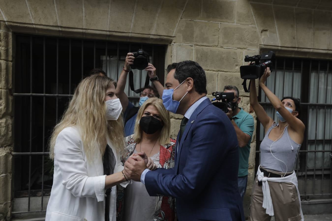 Fotos: La visita de Juanma Moreno en Jerez