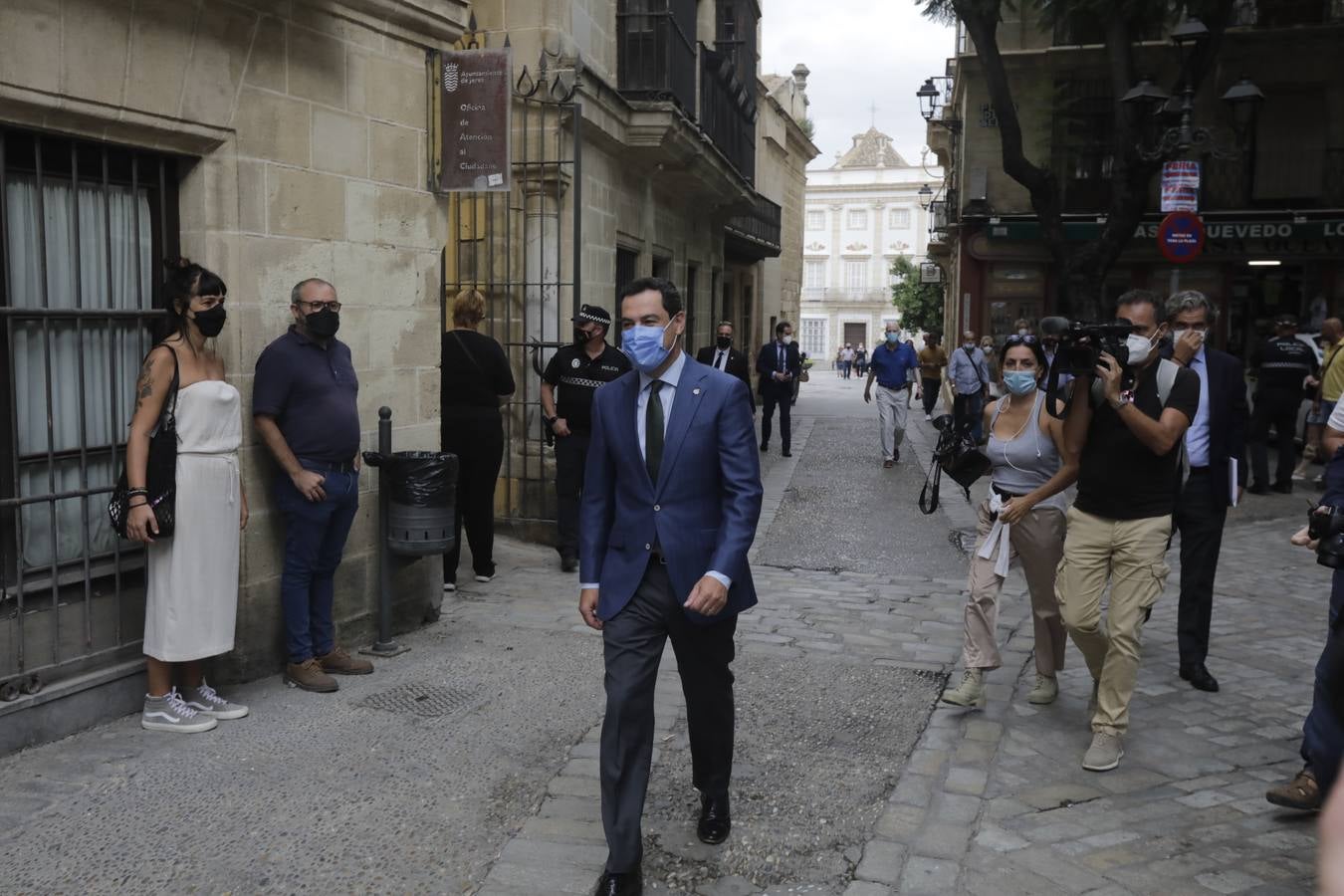 Fotos: La visita de Juanma Moreno en Jerez