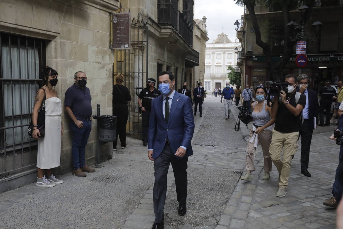 Fotos: La visita de Juanma Moreno en Jerez