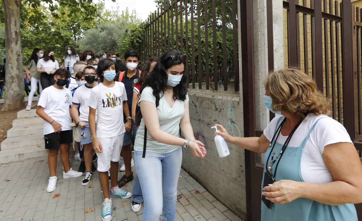 El regreso a las aulas de Secundaria en Córdoba, en imágenes