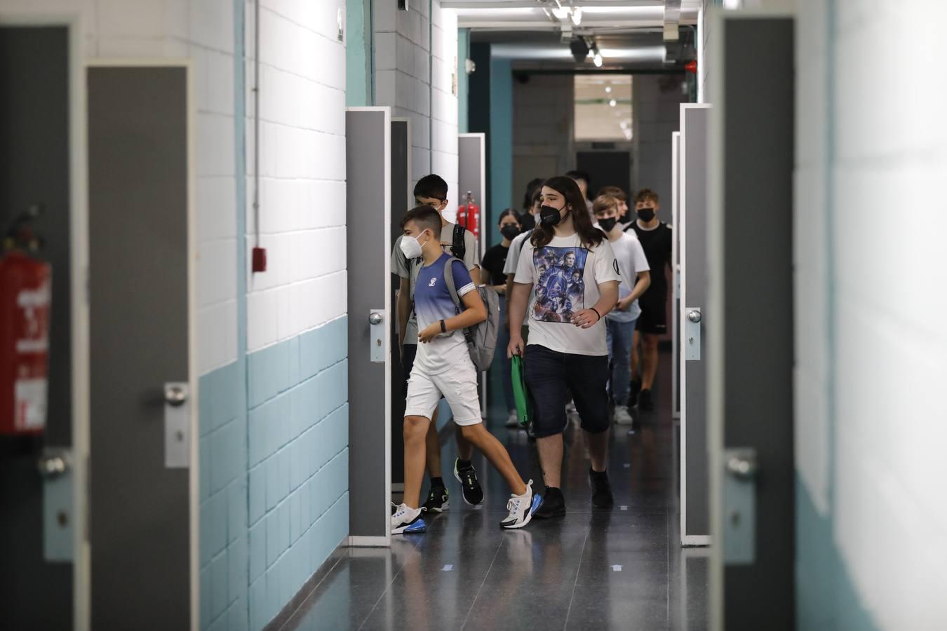 El regreso a las aulas de Secundaria en Córdoba, en imágenes