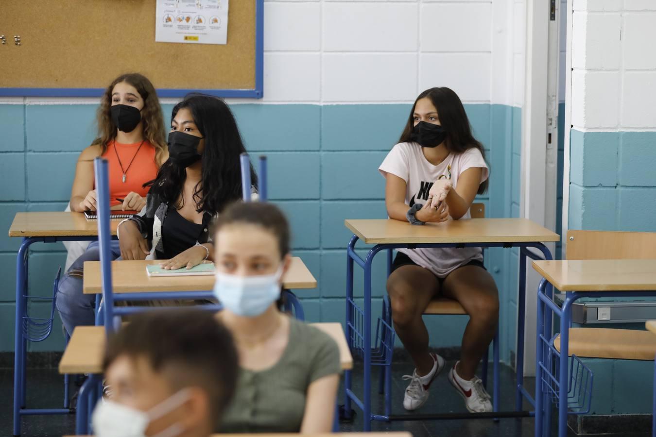 El regreso a las aulas de Secundaria en Córdoba, en imágenes