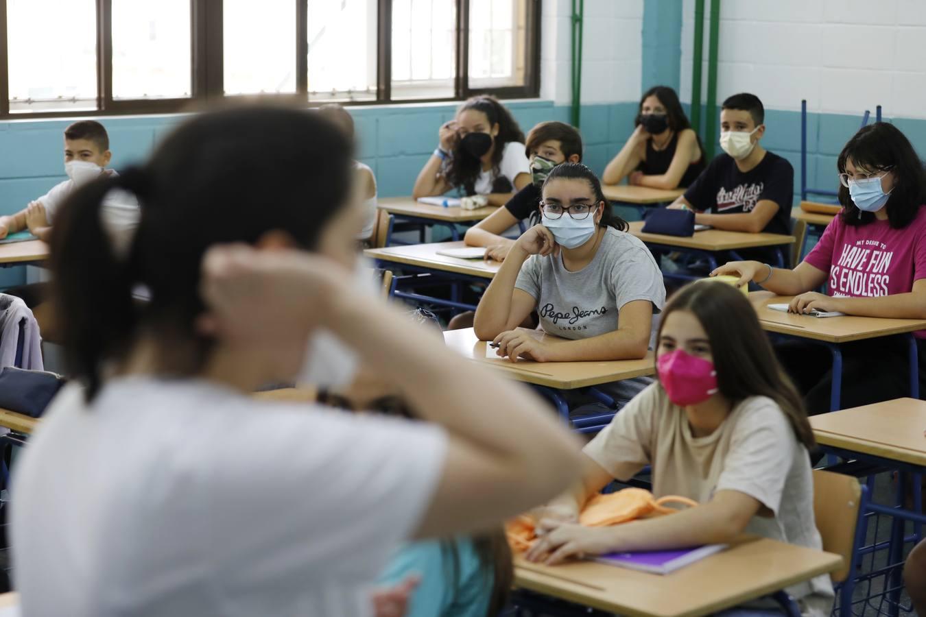 El regreso a las aulas de Secundaria en Córdoba, en imágenes