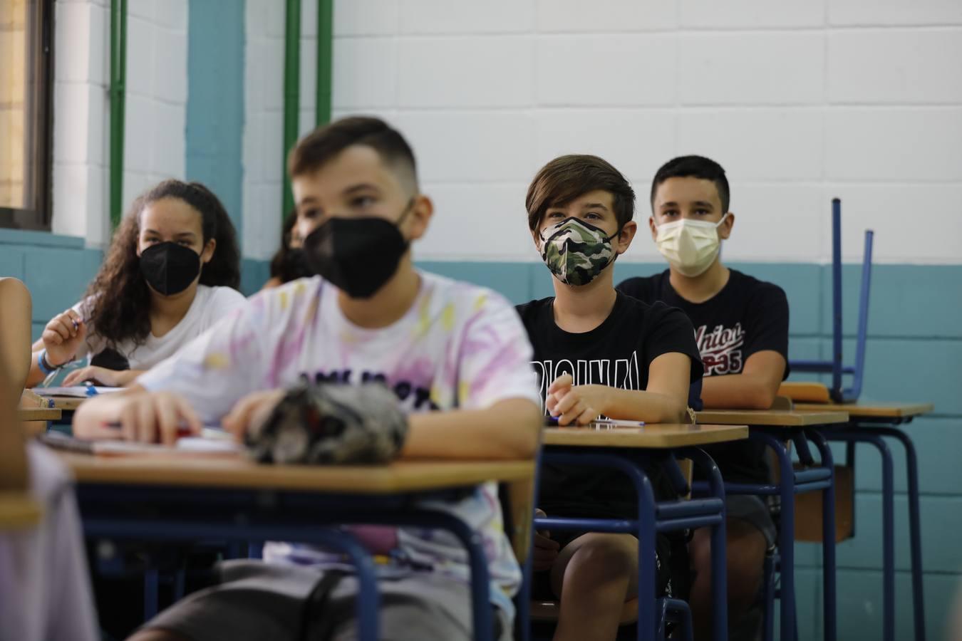 El regreso a las aulas de Secundaria en Córdoba, en imágenes