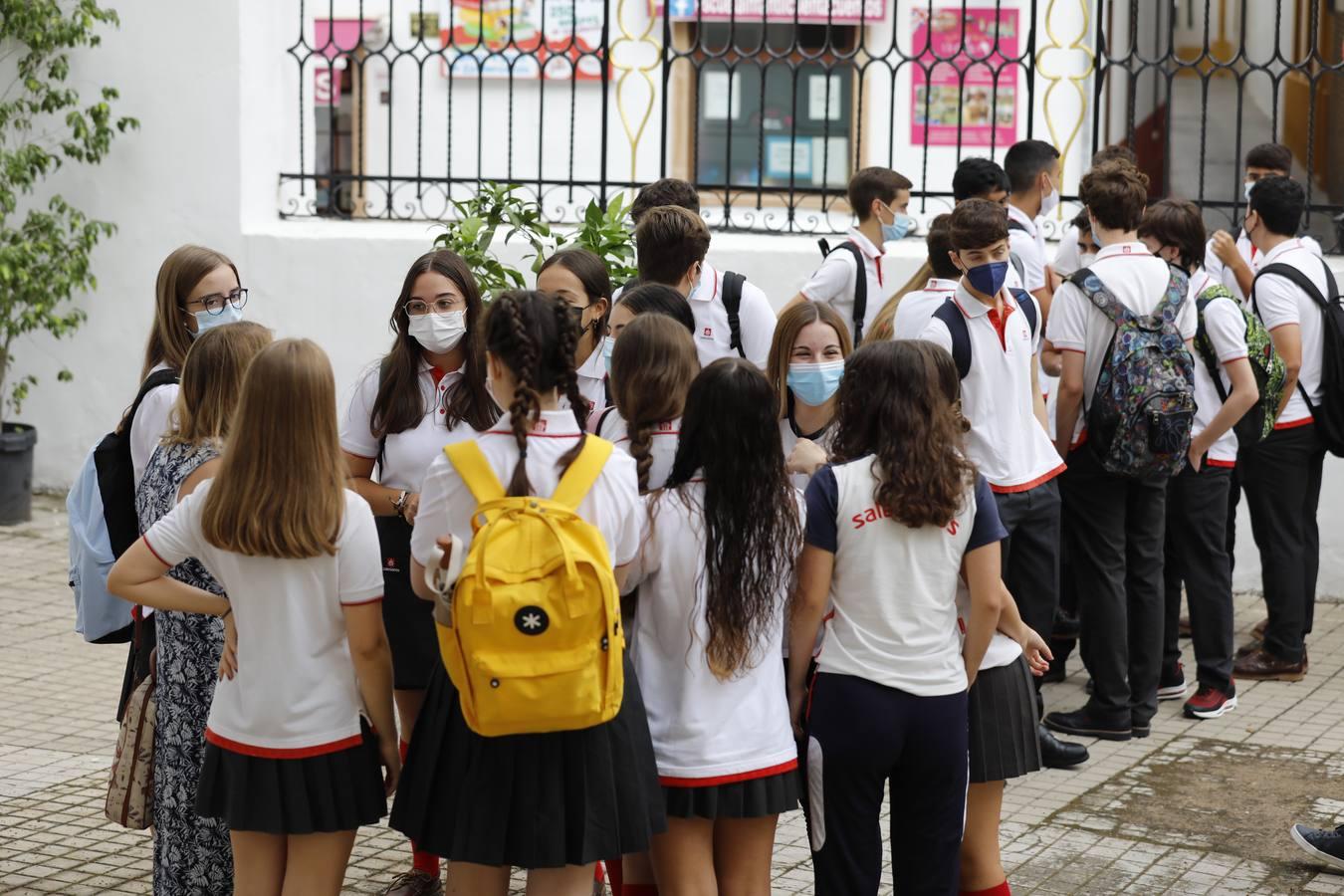 El regreso a las aulas de Secundaria en Córdoba, en imágenes