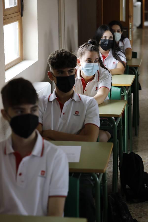 El regreso a las aulas de Secundaria en Córdoba, en imágenes