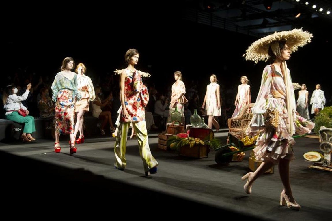 Carrusel final del desfile de Duyos. 