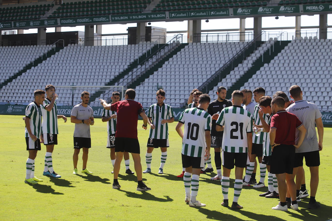 Las mejores imágenes del derbi Córdoba B - Ciudad de Lucena