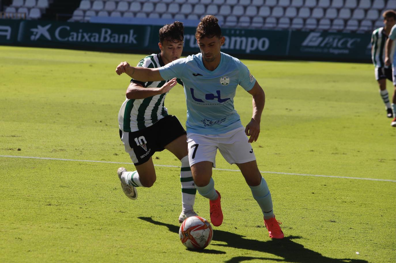 Las mejores imágenes del derbi Córdoba B - Ciudad de Lucena