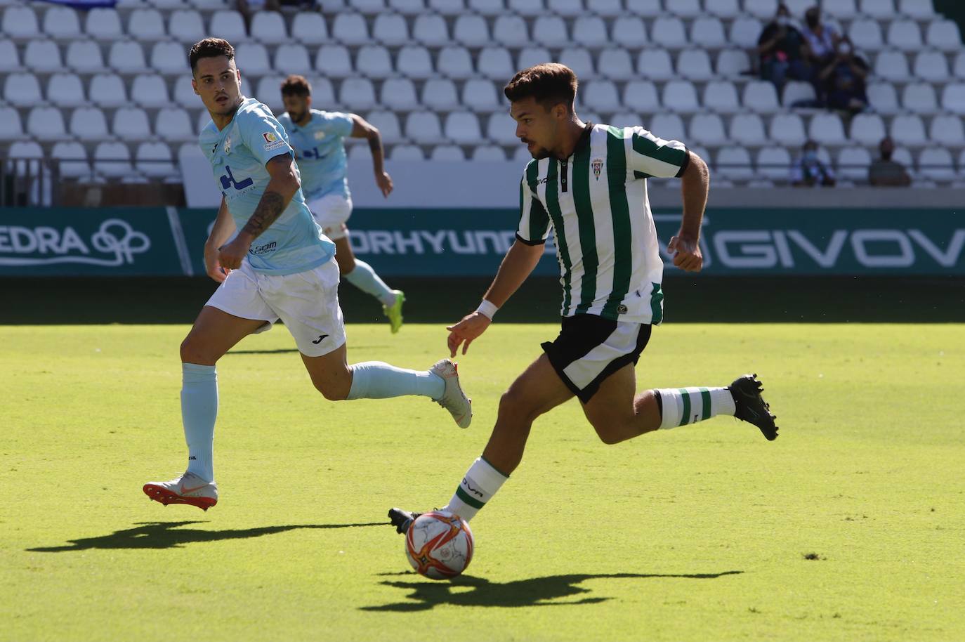 Las mejores imágenes del derbi Córdoba B - Ciudad de Lucena