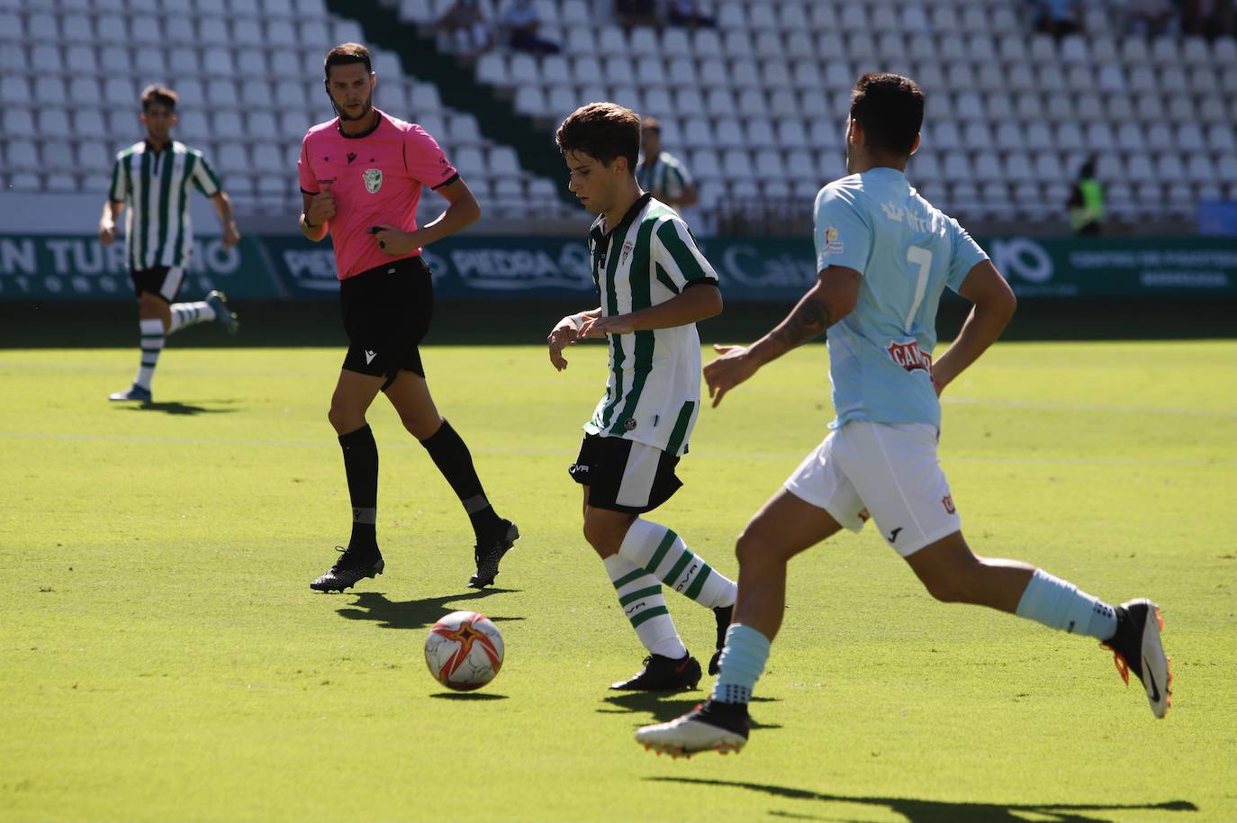 Las mejores imágenes del derbi Córdoba B - Ciudad de Lucena