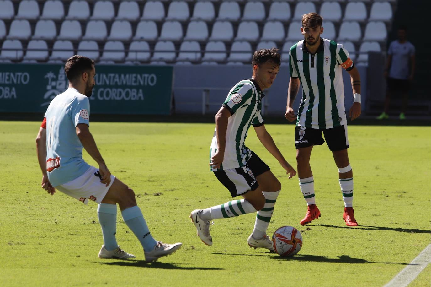 Las mejores imágenes del derbi Córdoba B - Ciudad de Lucena