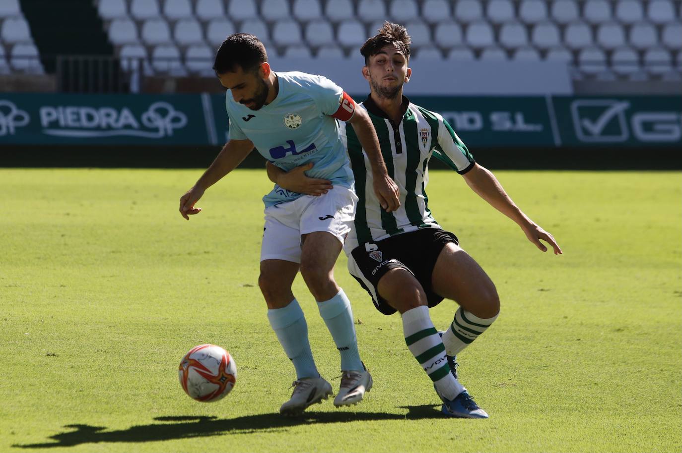 Las mejores imágenes del derbi Córdoba B - Ciudad de Lucena