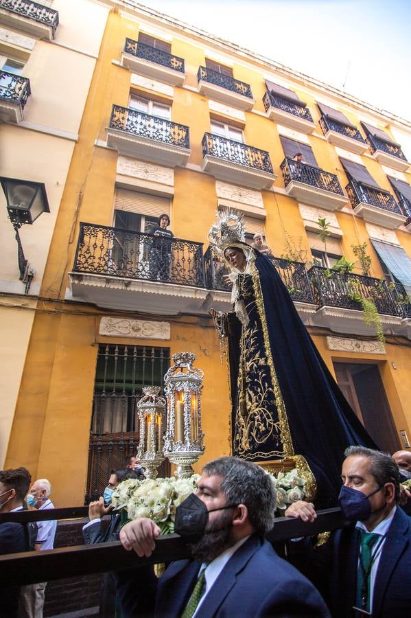 Numerosos cofrades se han asistido este domingo al Rosario de la Aurora de la Hermandad de la Vera Cruz