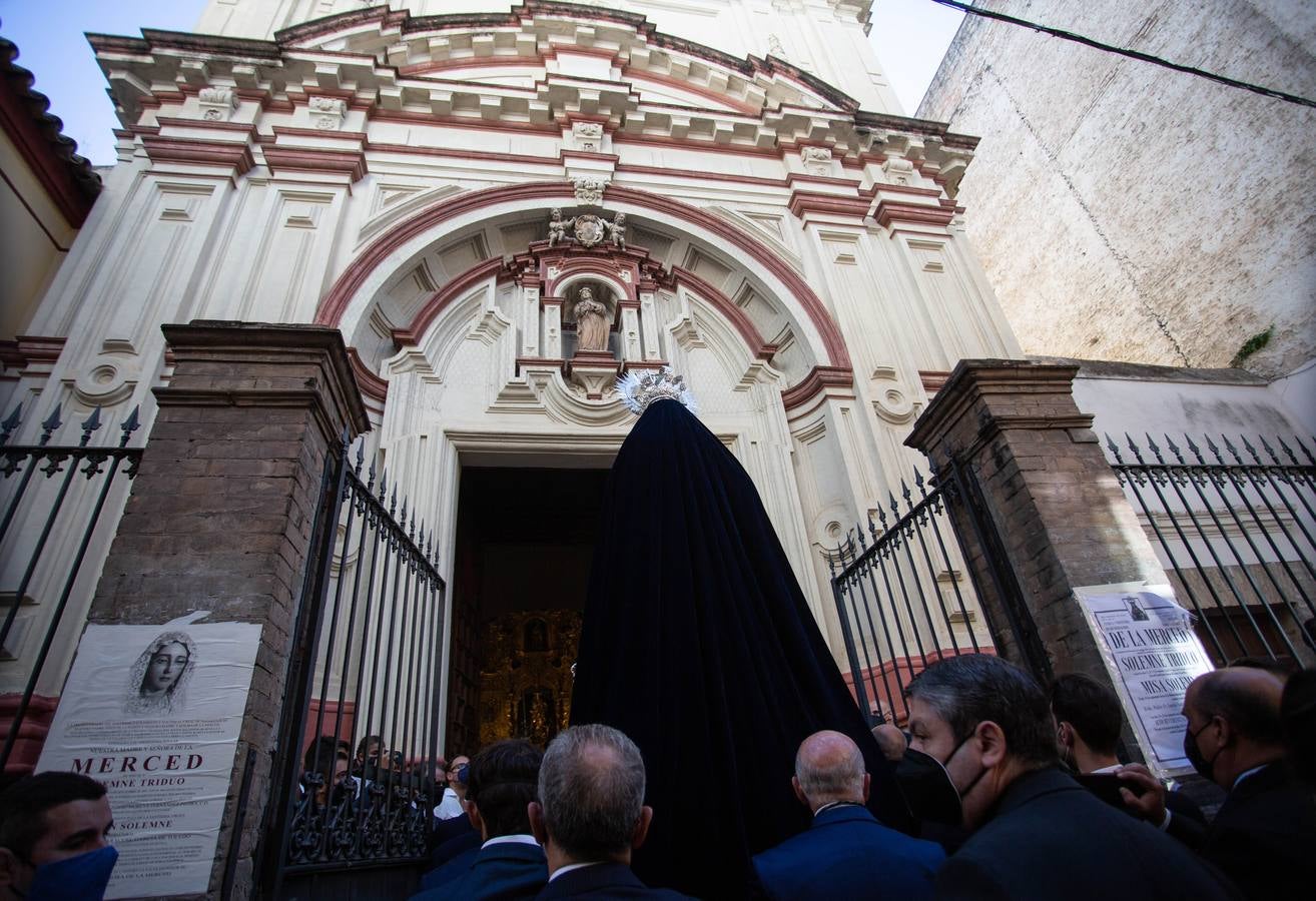 Numerosos cofrades se han asistido este domingo al Rosario de la Aurora de la Hermandad de la Vera Cruz