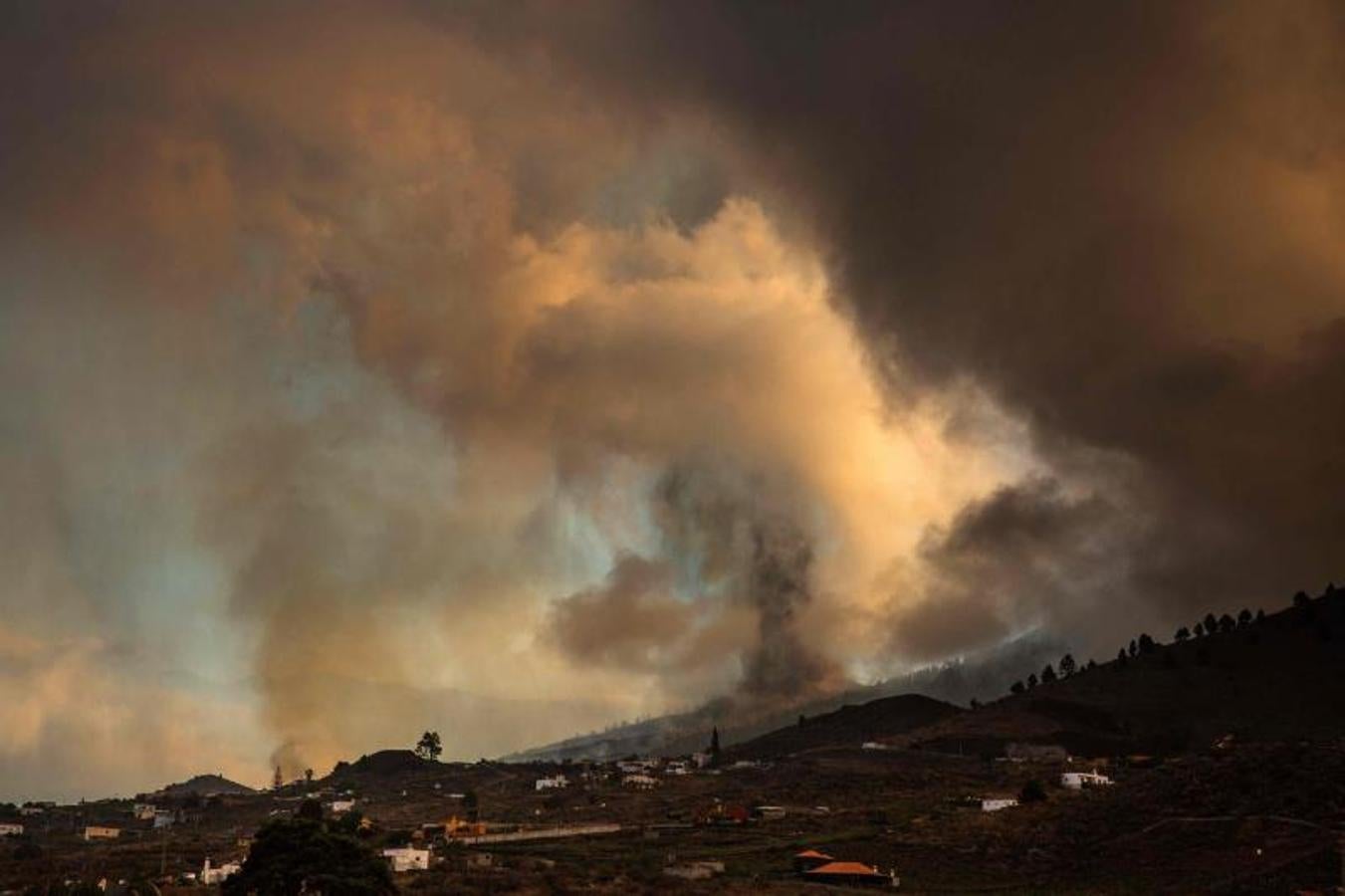 El día después de la erupción del volcán, en imágenes