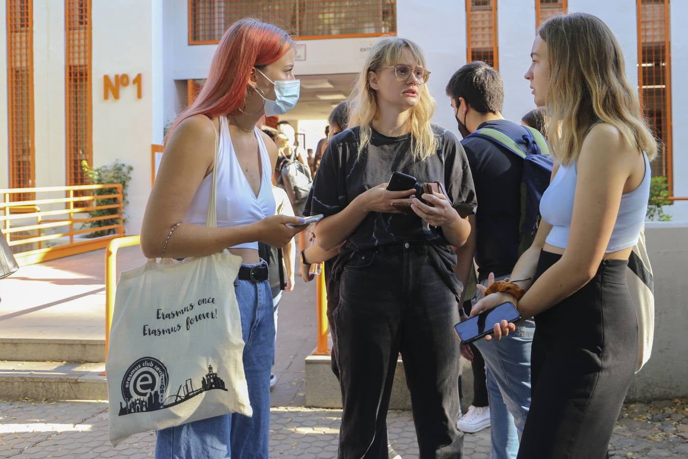 Los universitarios de Sevilla han vuelto a clase con normalidad para un nuevo curso