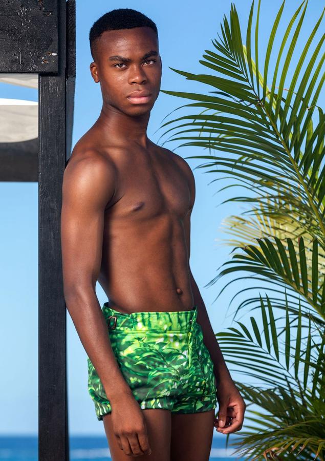 Ezekiel Markus (Cuenca). Edad: 19 años.Altura: 1,75 m.Estudios en curso y/o cursados: 2°GM en Gestión Administrativa.Hobbies: Me gusta viajar, estudiar todo relacionado con la música y la moda.