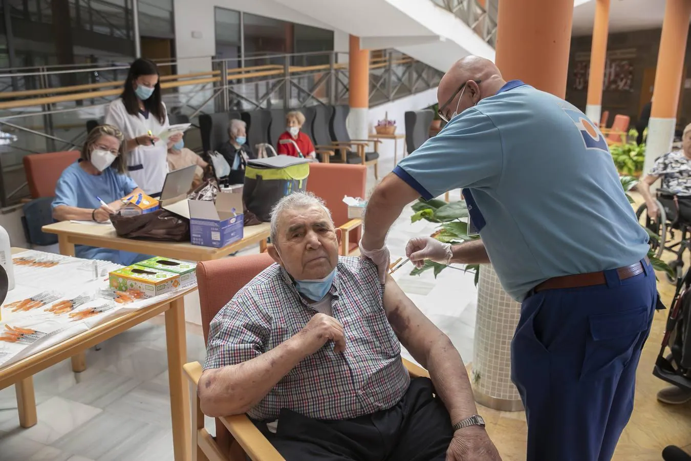 La vacunación en geriátricos de Córdoba, en imágenes