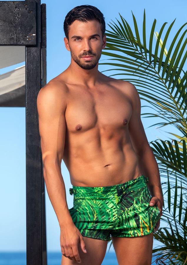 Sergio Rodríguez (Cantabria). Edad: 26 años.Altura: 1,85 m.Estudios en curso y/o cursados: Grado Superior de Informática, actual opositor a policía.Hobbies: Todo tipo de deportes y viajar.