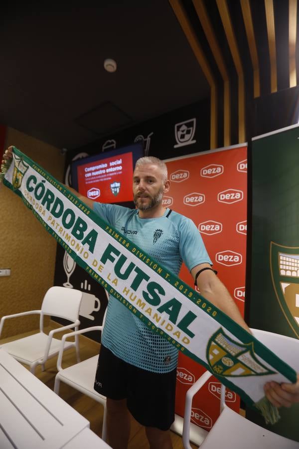 Las mejores imágenes de la presentación de Miguelín, fichaje estrella del Córdoba Patrimonio de fútbol sala