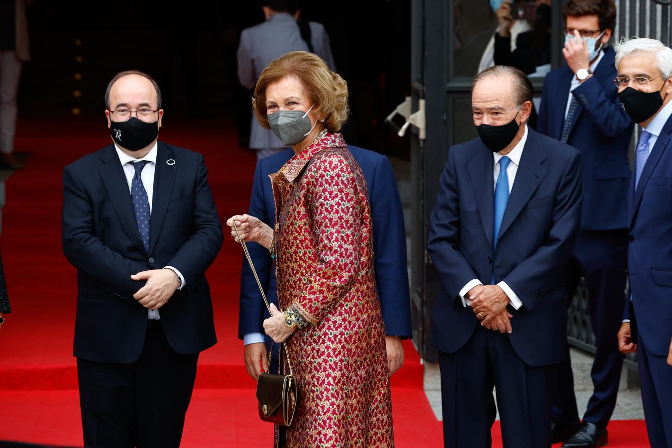 Doña Sofía, a su llegada al Teatro Real. 