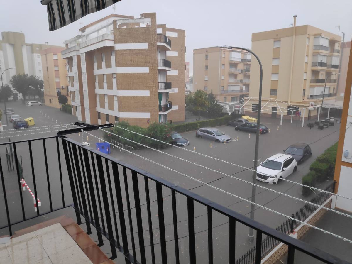 Las fuertes lluvias en Huelva provocan inundaciones en Isla Cristina, Ayamonte y Lepe