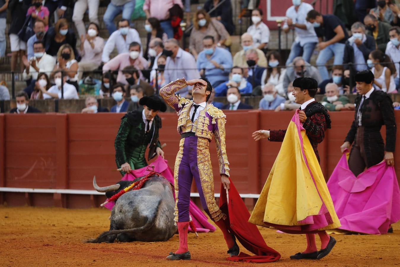 Emilio de Justo, de nazareno y oro, en la Maestranza