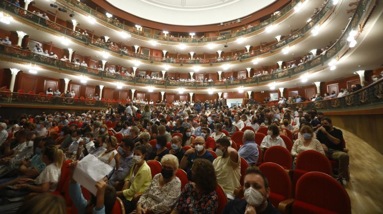 El primer lleno del Gran Teatro con el Comandante Lara, en imágenes