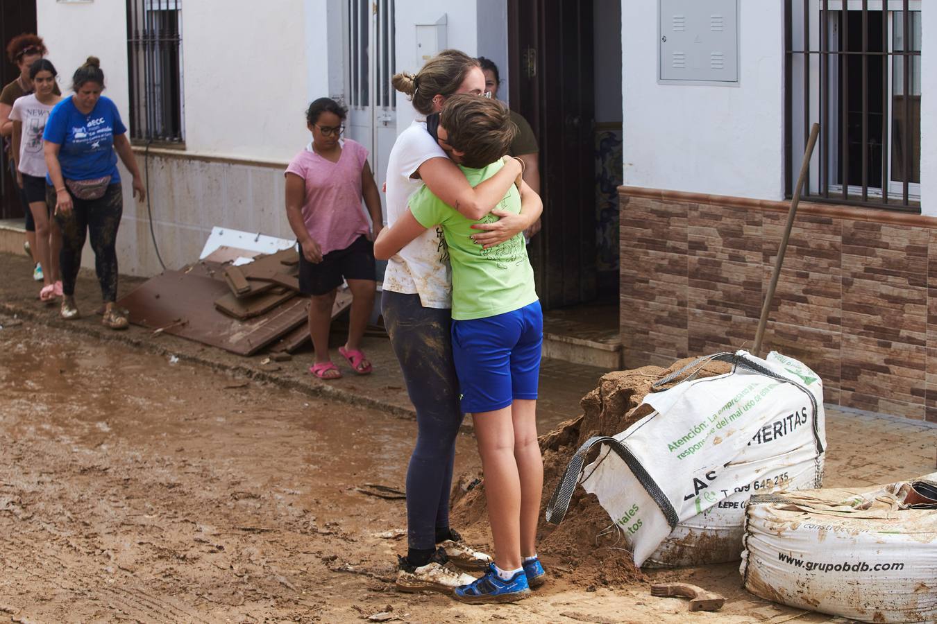 En imágenes, tareas de limpieza en las zonas más afectadas por el temporal en Lepe