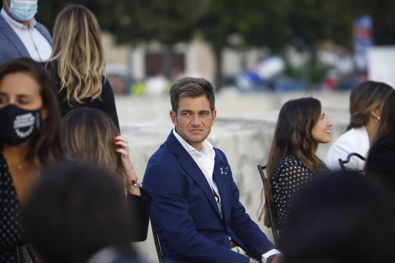 El desfile solidario de Silbon en el Puente Romano de Córdoba, en imágenes