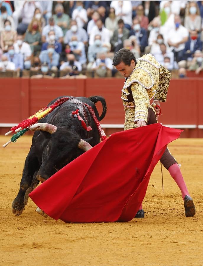 En imágenes, mano a mano de Morante de la Puebla y Juan Ortega en la Maestranza