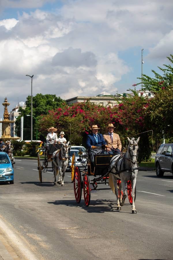 Paseo de carruajes por las calles de Sevilla