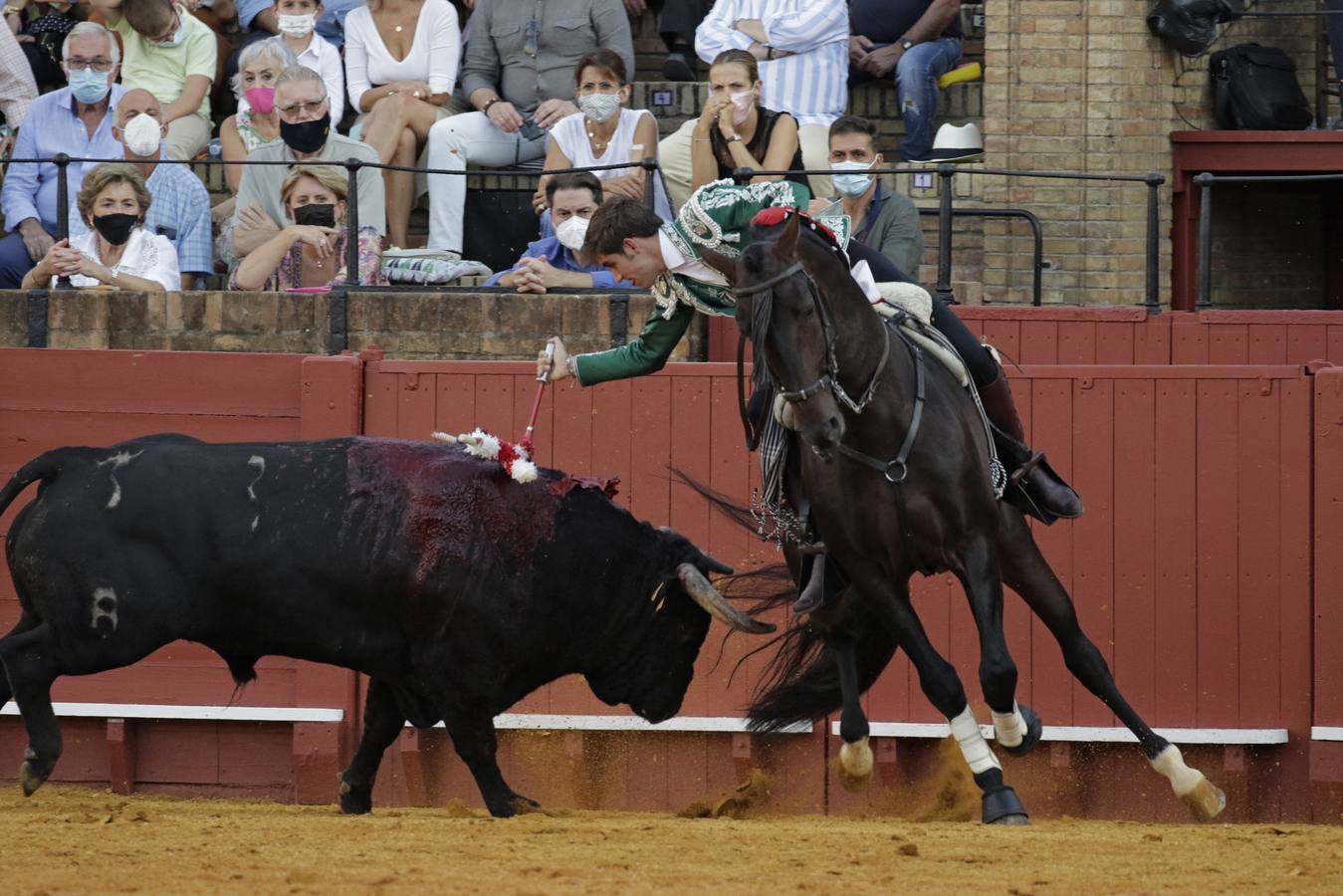 En imágenes, la corrida de rejones de la Feria de San Miguel de Sevilla