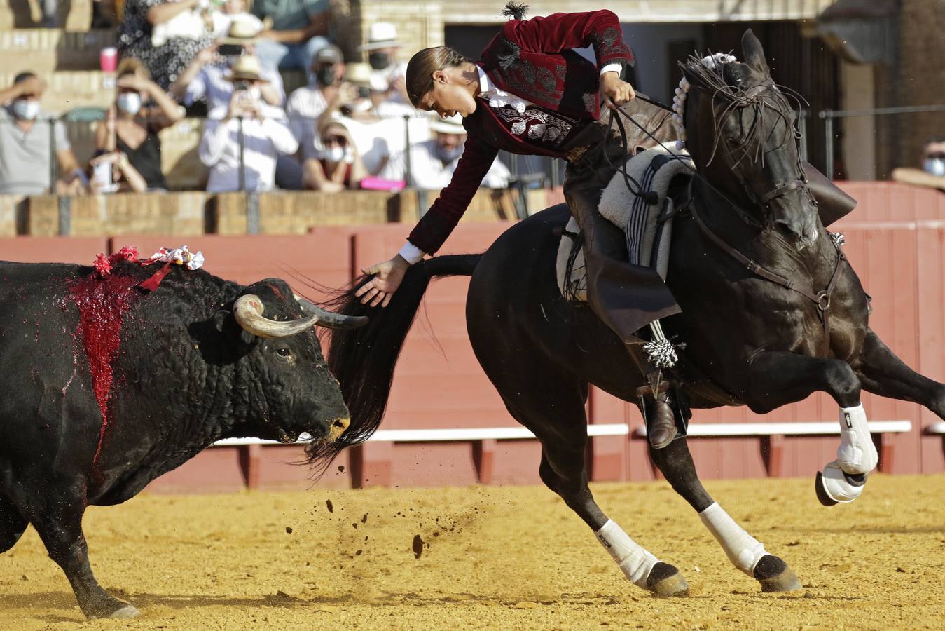 En imágenes, la corrida de rejones de la Feria de San Miguel de Sevilla