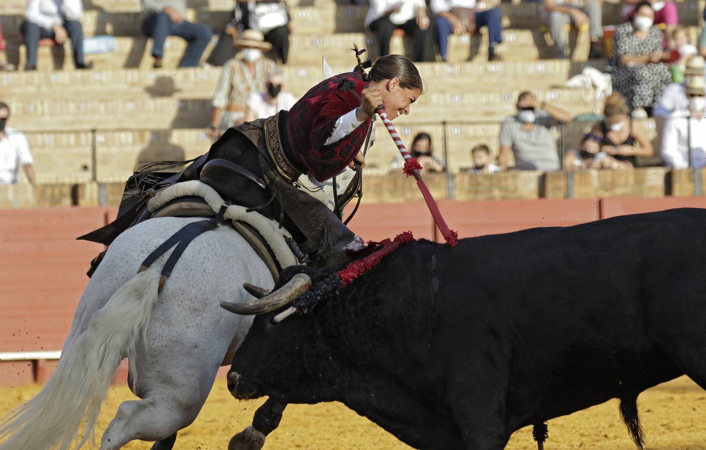 En imágenes, la corrida de rejones de la Feria de San Miguel de Sevilla