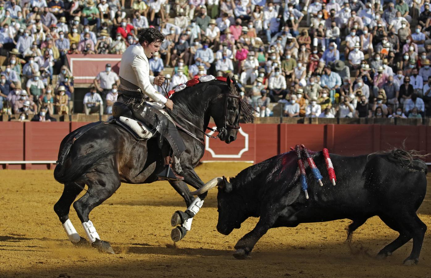 En imágenes, la corrida de rejones de la Feria de San Miguel de Sevilla