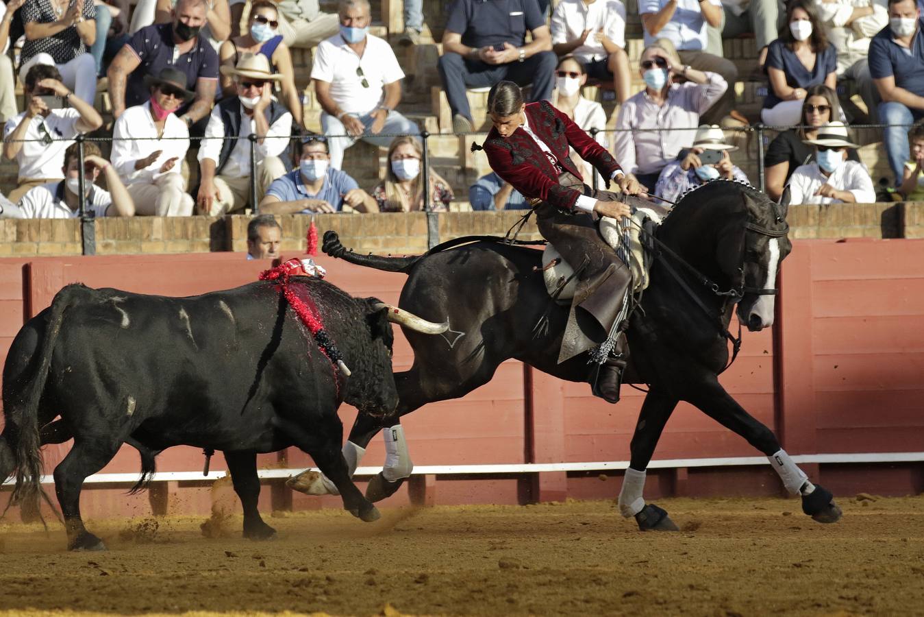 En imágenes, la corrida de rejones de la Feria de San Miguel de Sevilla