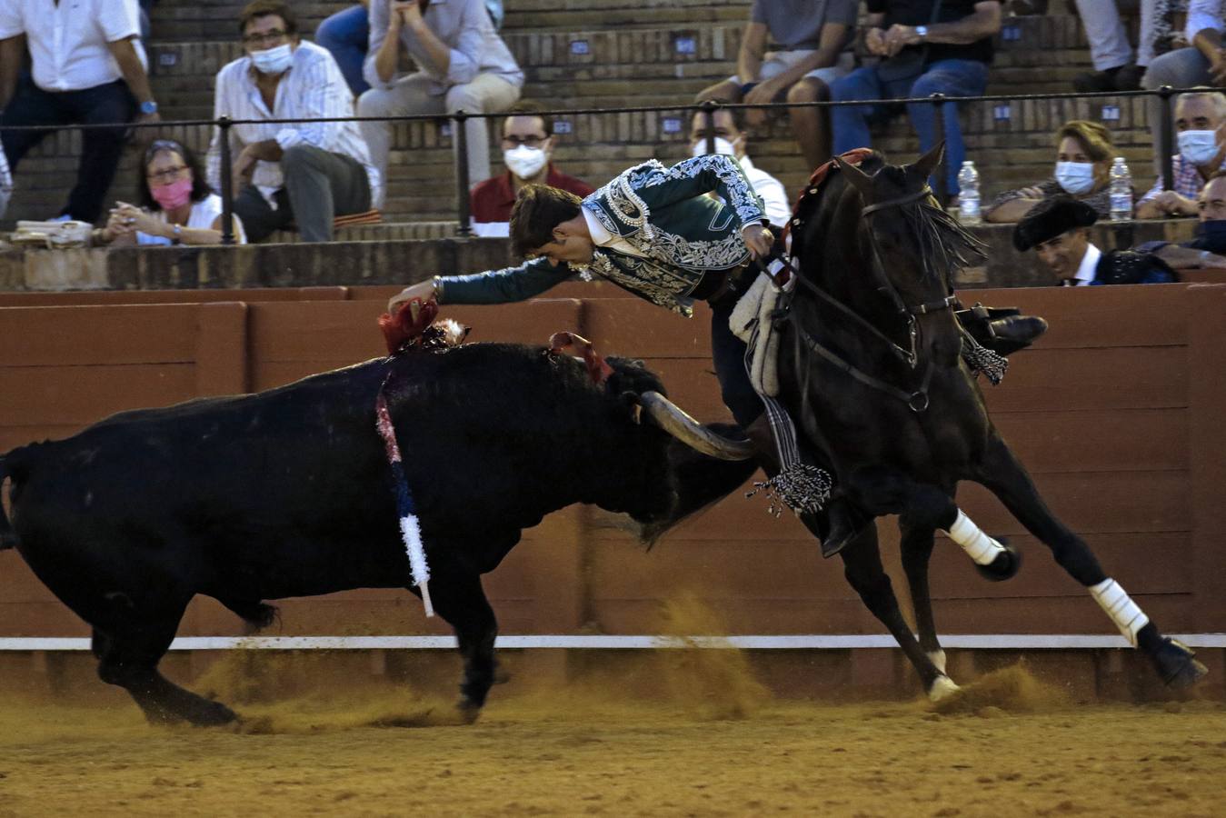 En imágenes, la corrida de rejones de la Feria de San Miguel de Sevilla