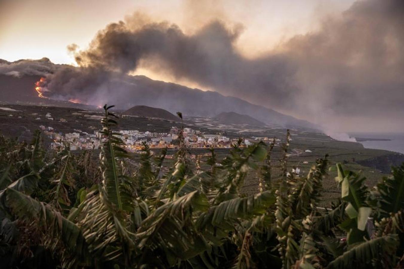 Otra vista de la riada de lava en su camino hacia el Atlántico. 