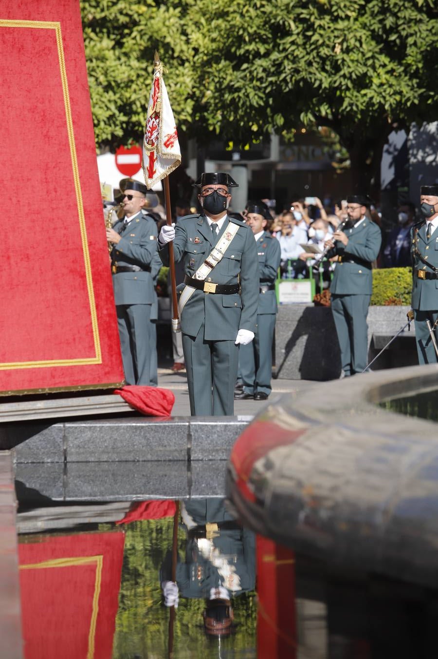 El izado de la bandera de España en los actos de la Guardia Civil por su patrona, en imágenes (II)