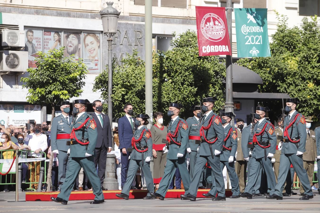 El izado de la bandera de España en los actos de la Guardia Civil por su patrona, en imágenes (II)