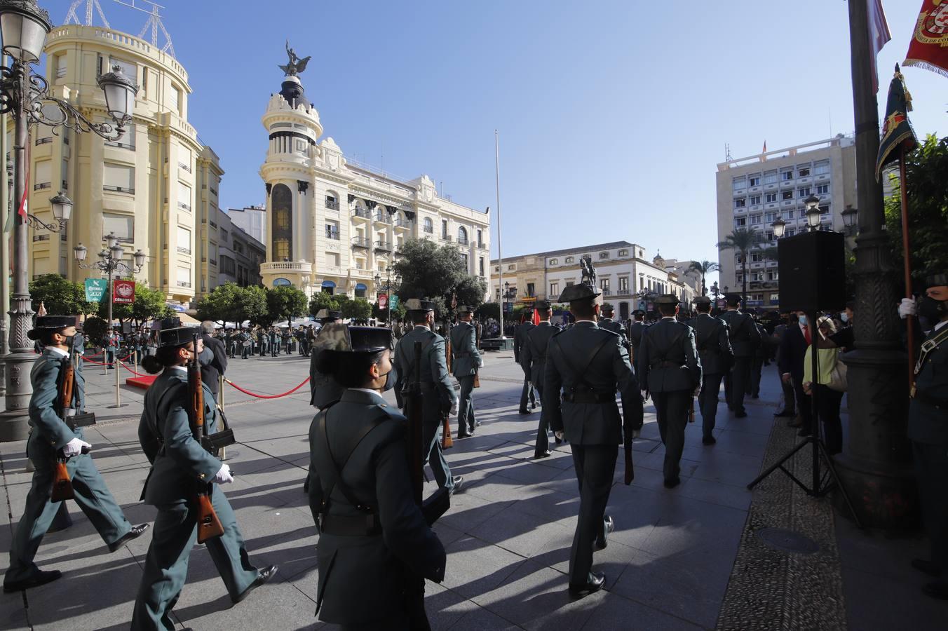 El izado de la bandera de España en los actos de la Guardia Civil por su patrona, en imágenes