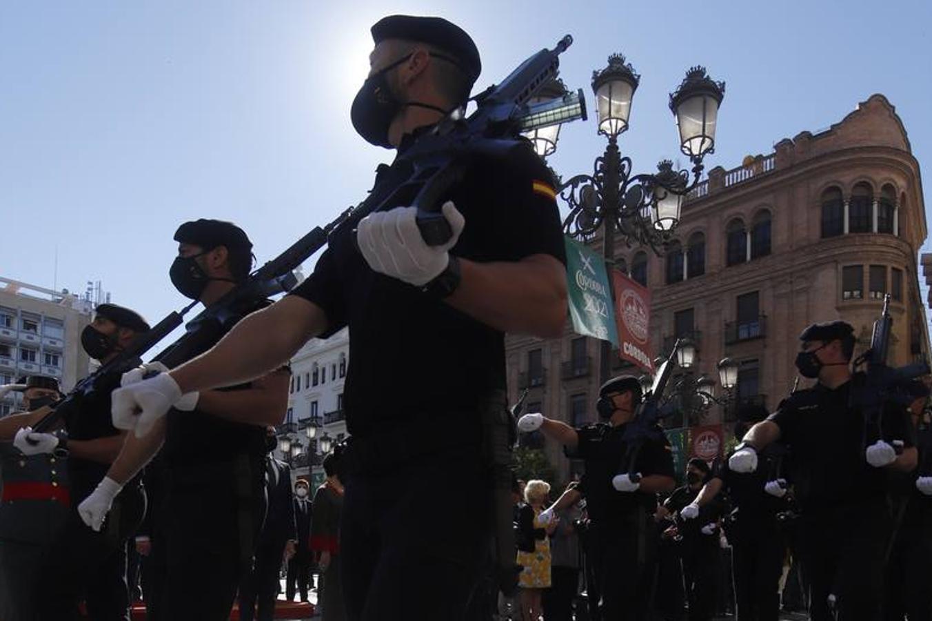 El izado de la bandera de España en los actos de la Guardia Civil por su patrona, en imágenes