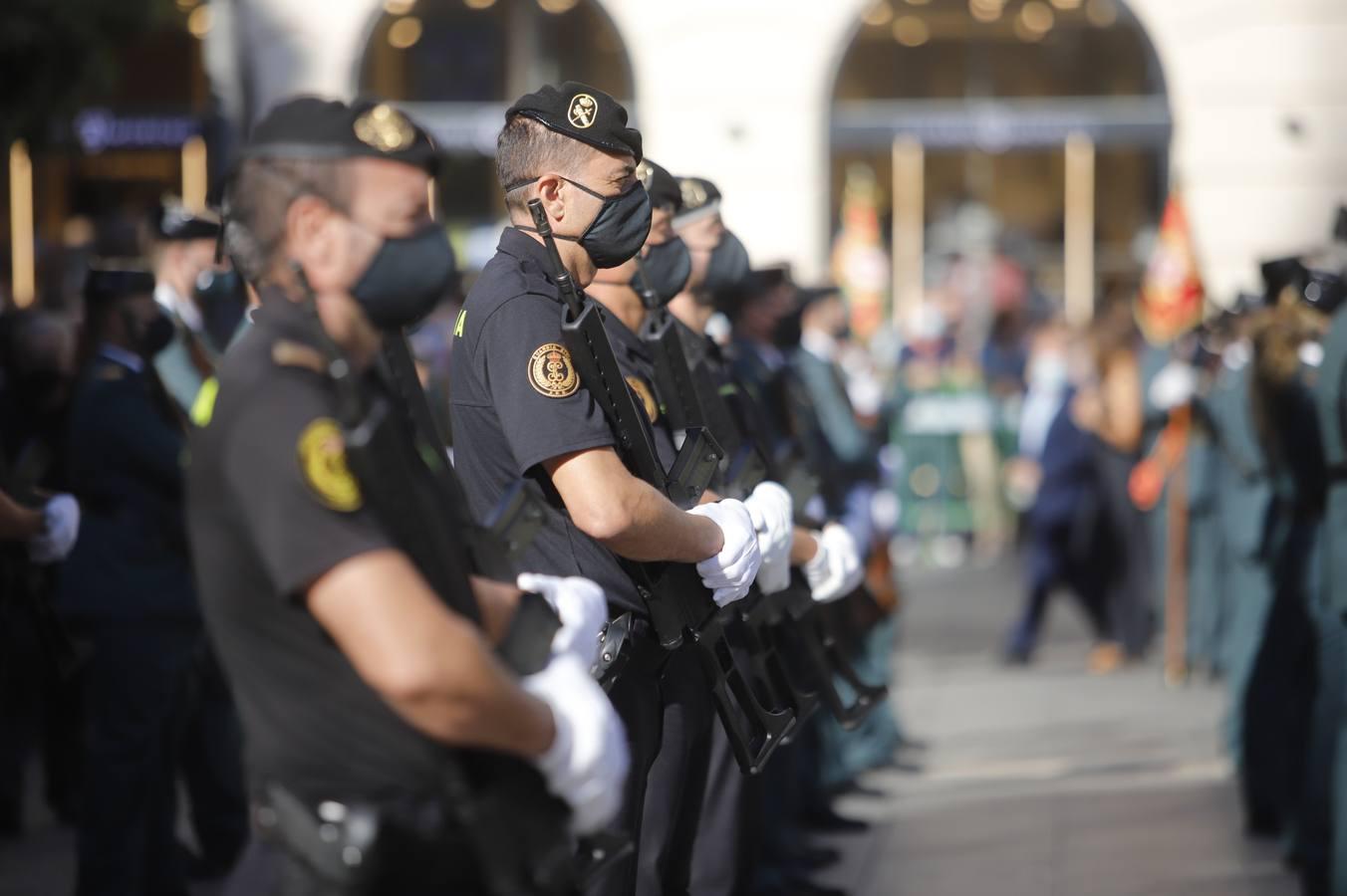 El izado de la bandera de España en los actos de la Guardia Civil por su patrona, en imágenes