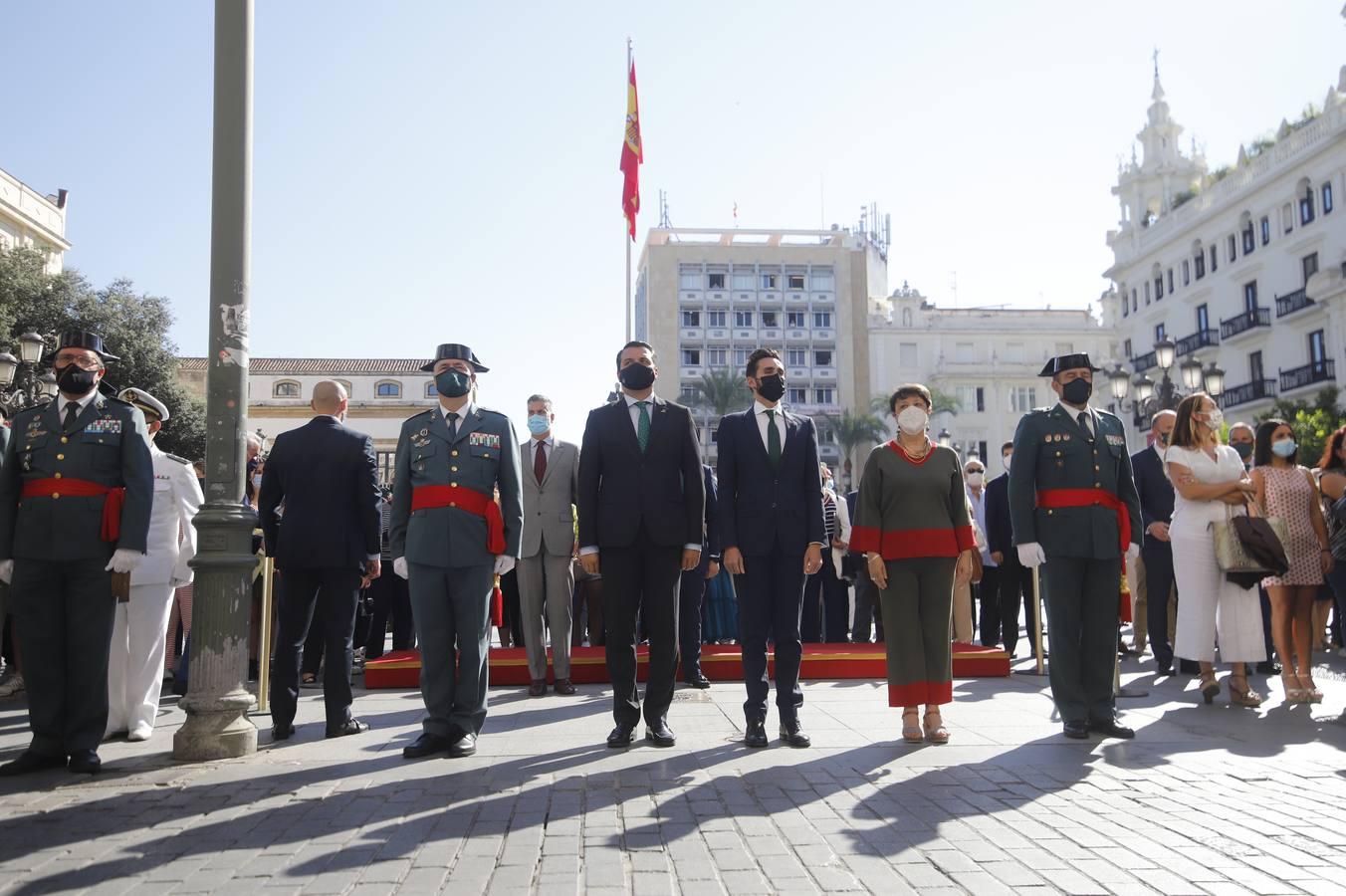 El izado de la bandera de España en los actos de la Guardia Civil por su patrona, en imágenes