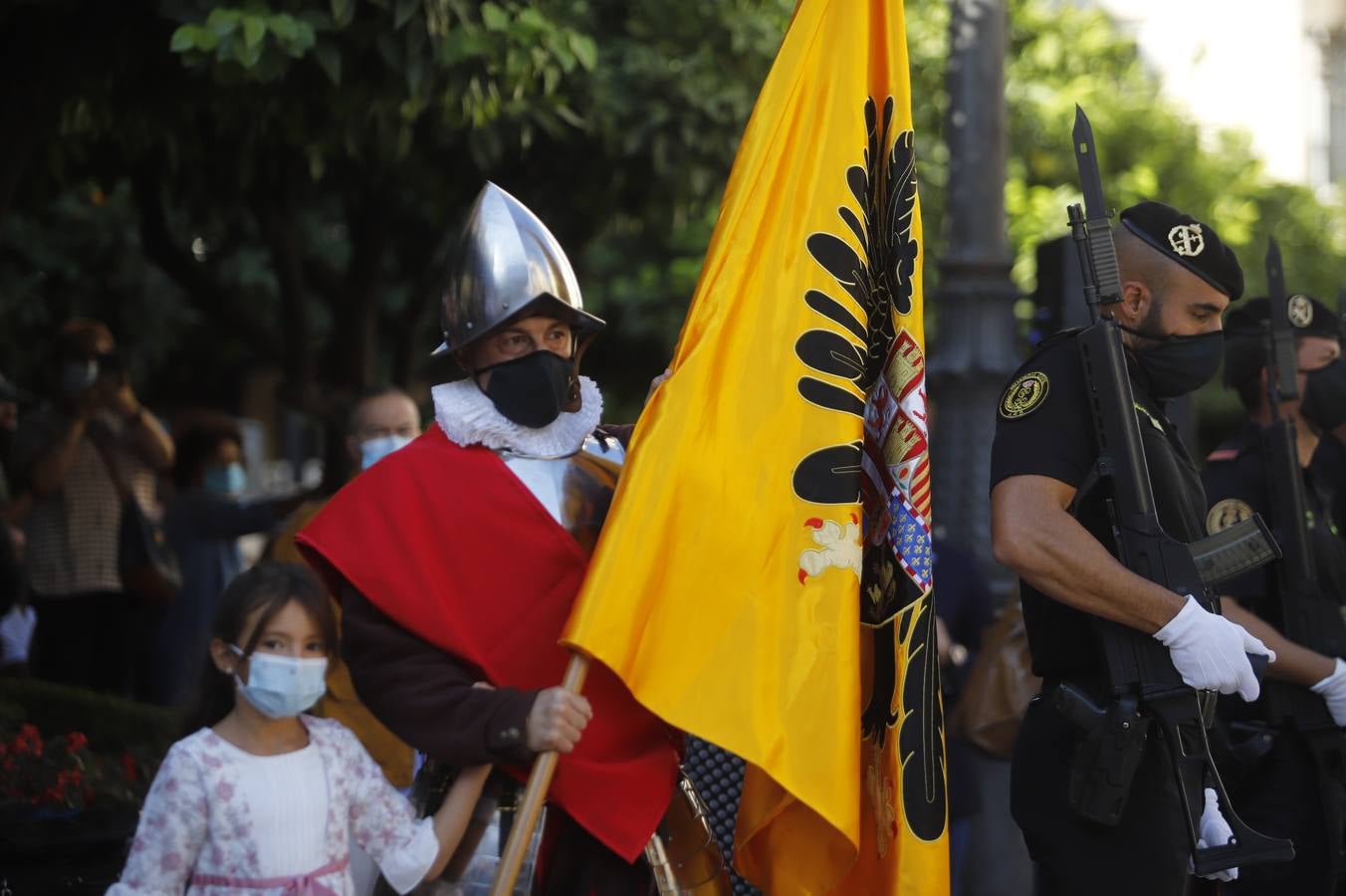 El izado de la bandera de España en los actos de la Guardia Civil por su patrona, en imágenes (II)