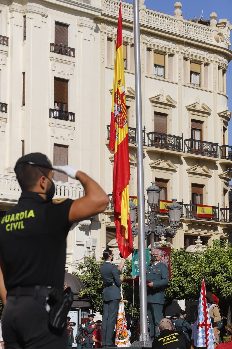 El izado de la bandera de España en los actos de la Guardia Civil por su patrona, en imágenes (II)