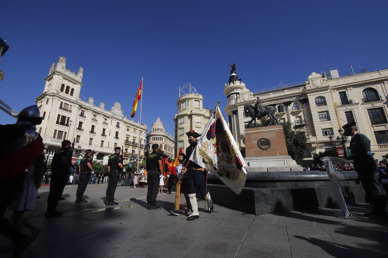 El izado de la bandera de España en los actos de la Guardia Civil por su patrona, en imágenes (II)